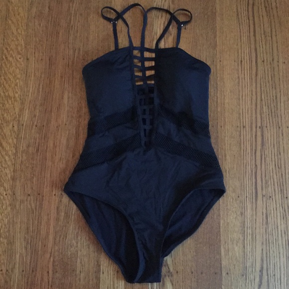 tahari swim